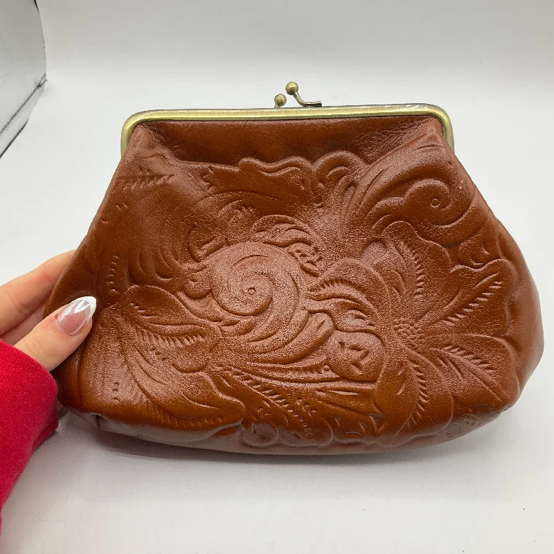 Deep Discounts Clutch Designer By Patricia Nash, Size: Small
